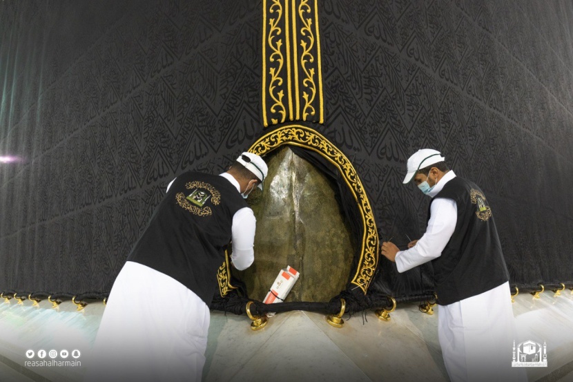 عبر كوادر وطنية .. صيانة الكينار الخاص للحجر الأسود المعمول بسلك الفضة المطلي بماء الذهب