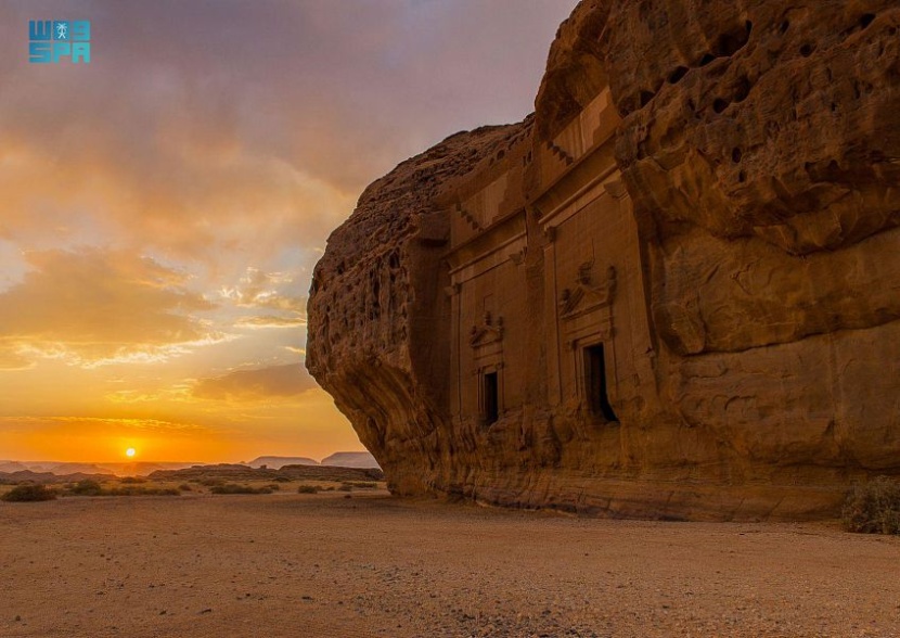 في صخورها بريق الماضي وأصالته.. العلا تصحب السياح في رحلة إلى عاصمة العالم القديم