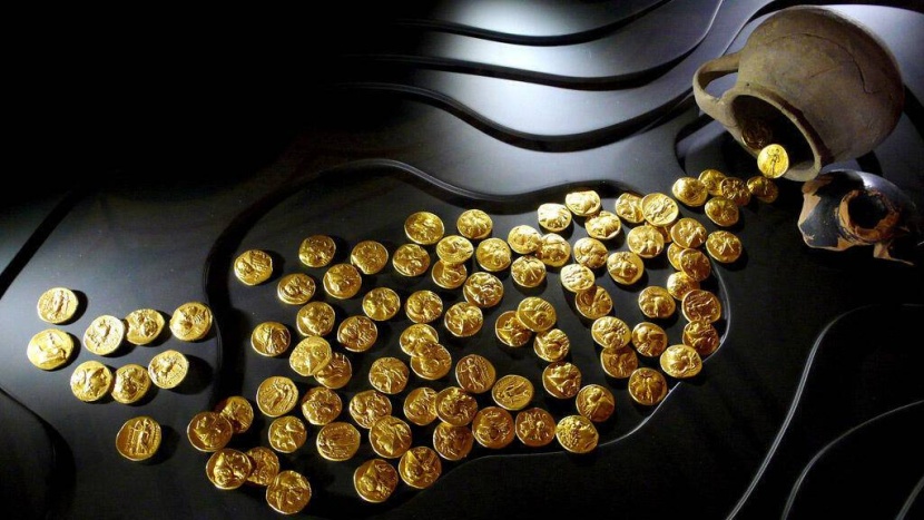 اكتشاف 239 قطعة ذهب نادرة خلال أعمال صيانة في فرنسا