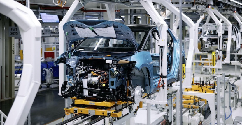 4 عوامل تهدد مصنعي السيارات بفقدان 210 مليارات دولار من إيراداتهم