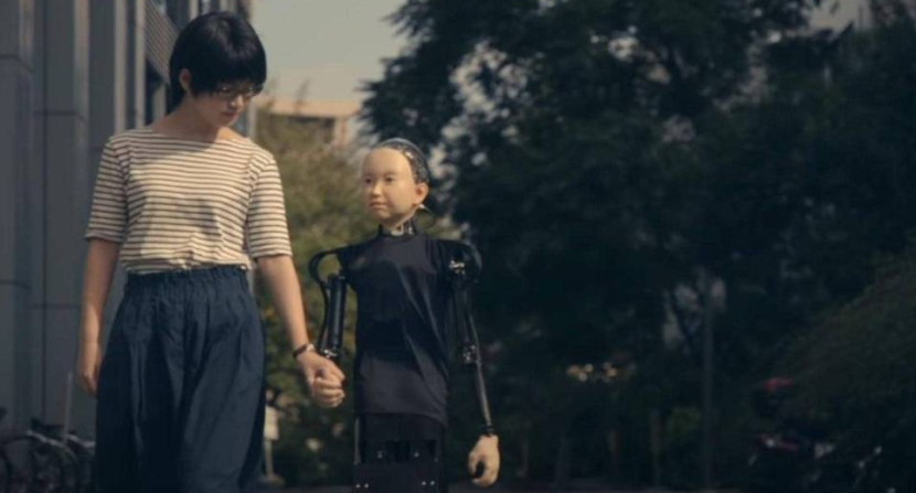 طفل روبوت .. رفيق من يعانون الوحدة