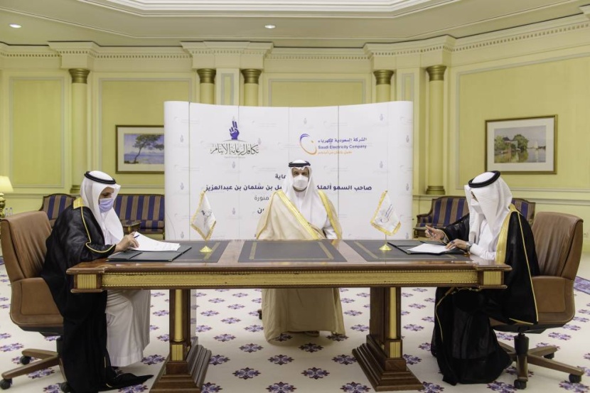 أمير المدينة المنورة يشهد توقيع اتفاقية بين «تكافل» و«السعودية للكهرباء»