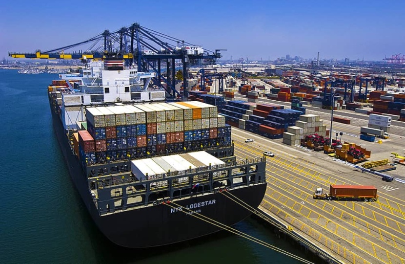 موانئ دبي العالمية وسي.دي.سي تتفقان على الاستثمار في أفريقيا