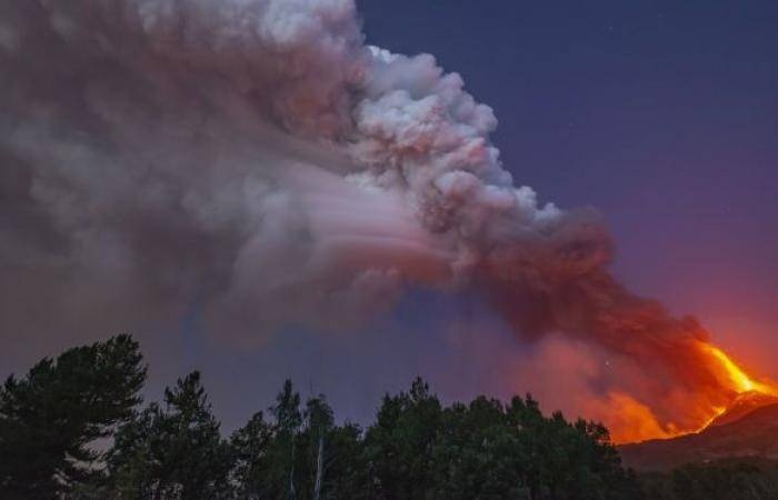 فتح مطار جزيرة لا بالما بعد ذهاب دخان البركان