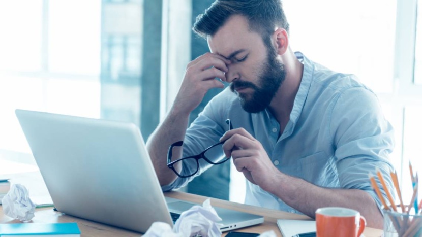 دراسة: قضاء دقيقتين على الإنترنت تجعلك مكتئبا