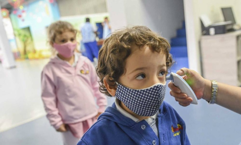 عودة الدراسة في بريطانيا تزيد إصابات كورونا بين الأطفال