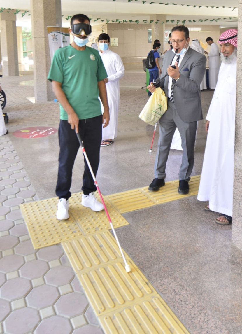 جامعة "المؤسس" تحتفي باليوم العالمي للعصا البيضاء 