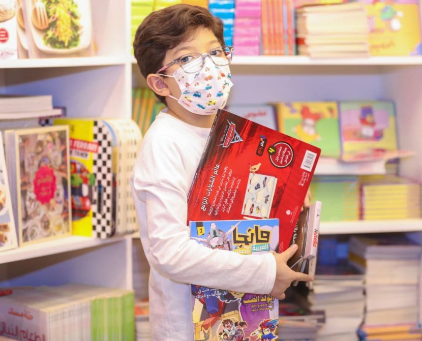 معرض الرياض للكتاب .. «المعلقات السبع» تخطف الأنظار  ومبادرة «ساقية الرياض» تدعم المواهب