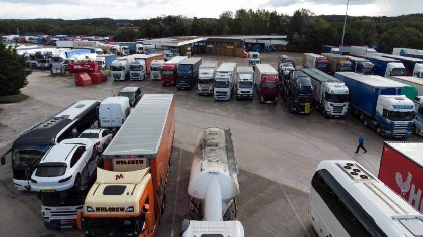 أوروبا .. كابوس كوفيد يتنحى قليلا لكابوس الشاحنات