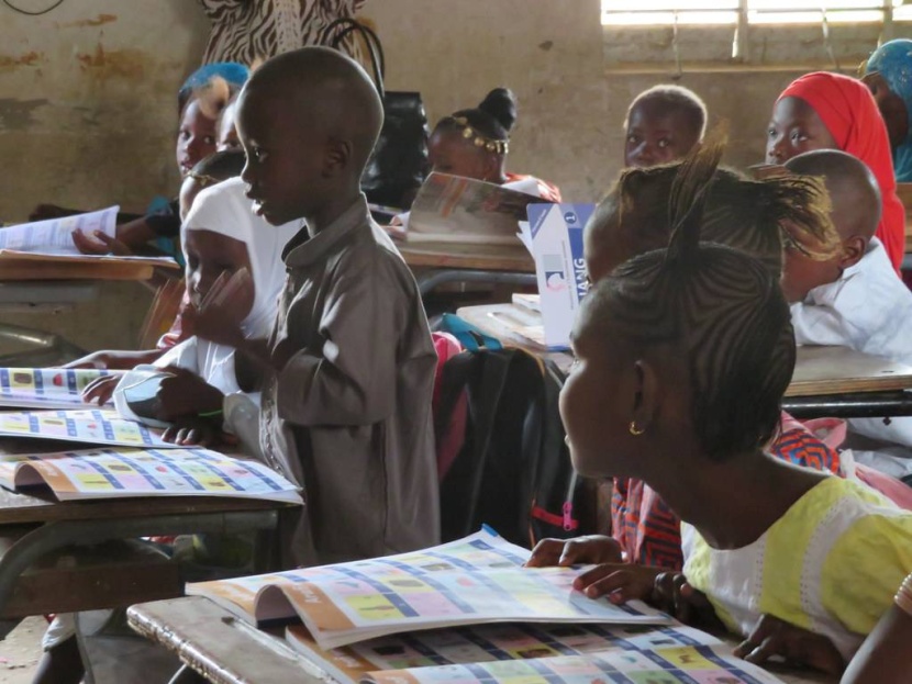 التلاميذ الصغار أسرع استيعابا عندما يدرسون بلغاتهم المحلية