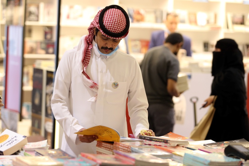 معرض الرياض الدولي للكتاب يواصل فعاليته