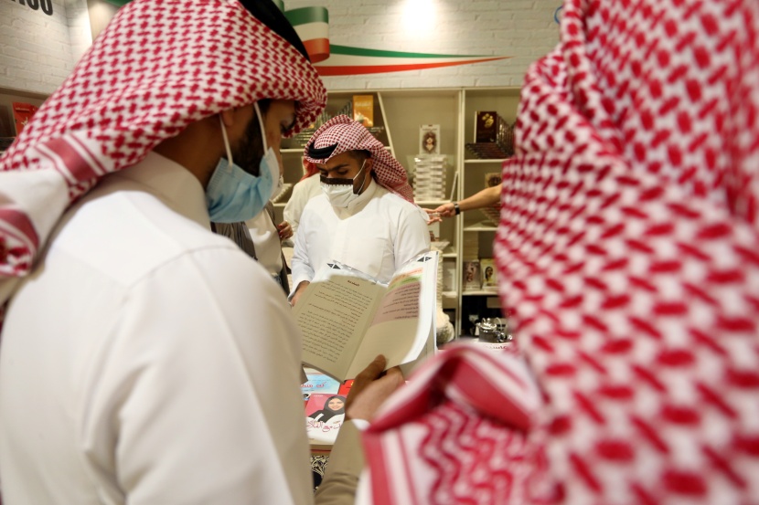 معرض الرياض الدولي للكتاب يواصل فعاليته
