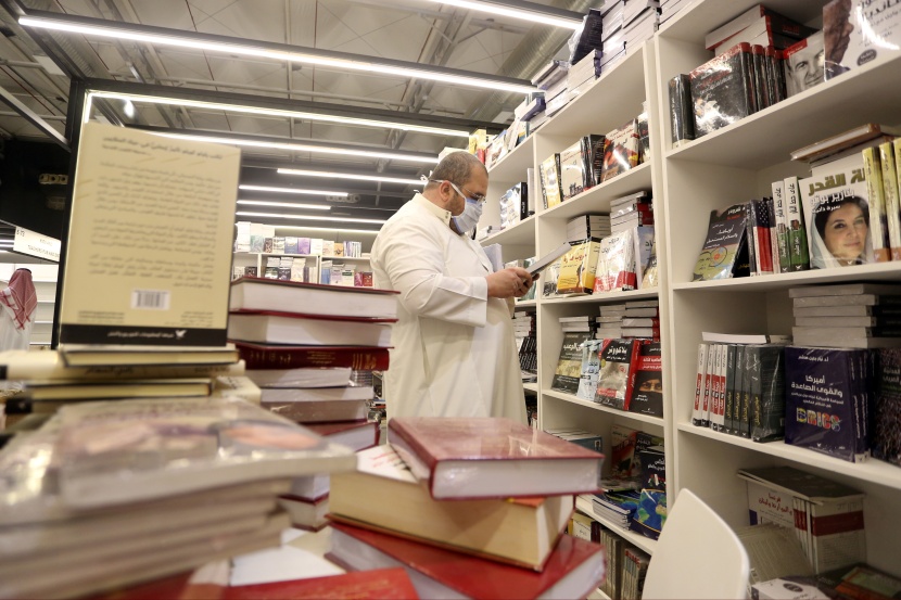 معرض الرياض الدولي للكتاب يواصل فعاليته