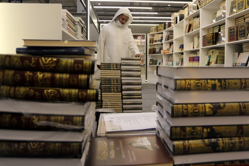 معرض الرياض الدولي للكتاب يواصل فعاليته