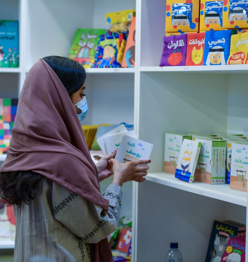   إقبال الزوار على معرض الرياض الدولي للكتاب يتواصل لليوم للثالث
