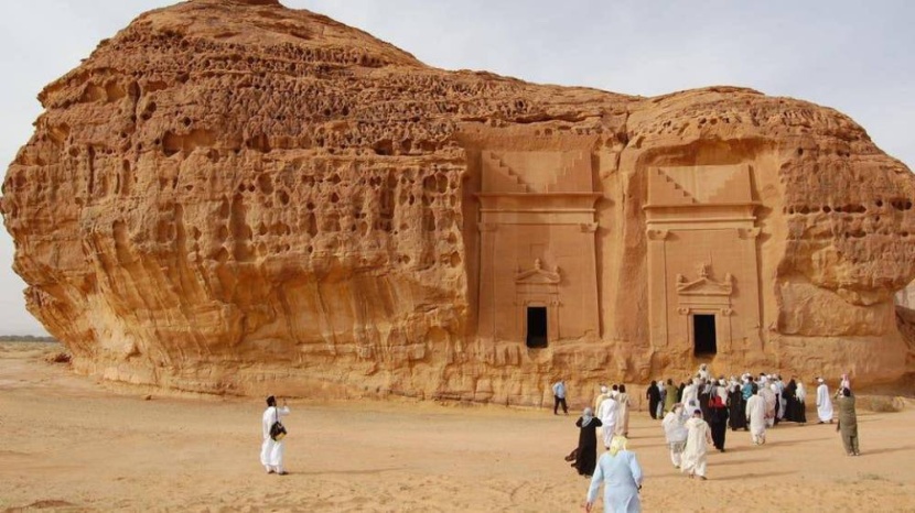 وزير السياحة : في السعودية أكثر من 10 آلاف موقع للتراث الثقافي