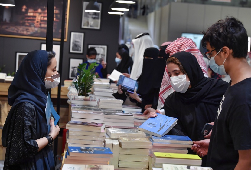  إقبال الزوار على معرض الرياض الدولي للكتاب يتواصل لليوم الرابع