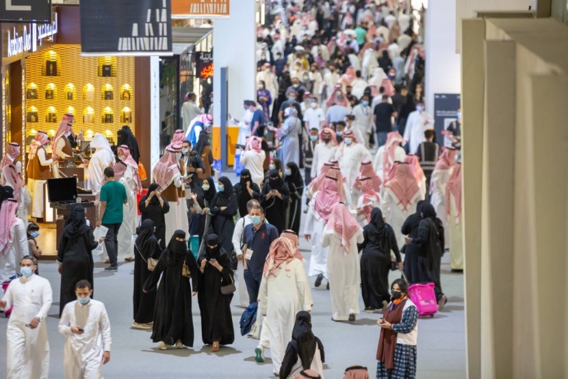 معرض الرياض للكتاب يقلص المسافة بين الكلمة والصورة