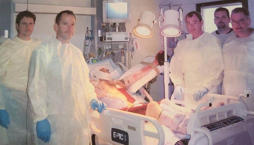 عملية جراحية رائدة تضيق الفجوة بين الإنسان والآلة