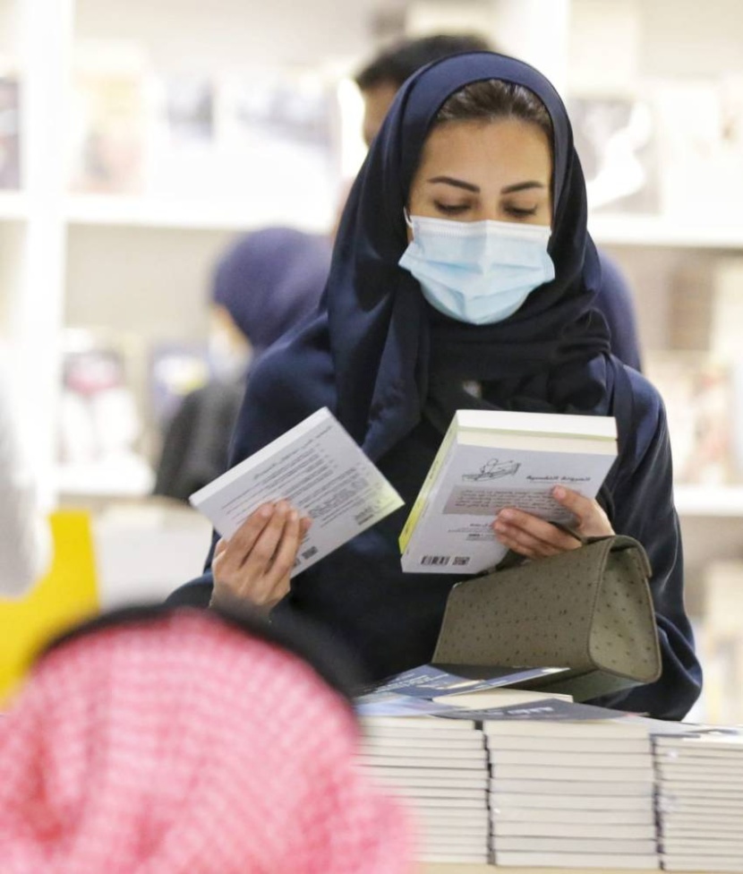 «خيال عند البدو» و«العلا» .. مخطوطات وكتب نادرة تصل بعضها لـ12 ألف دولار