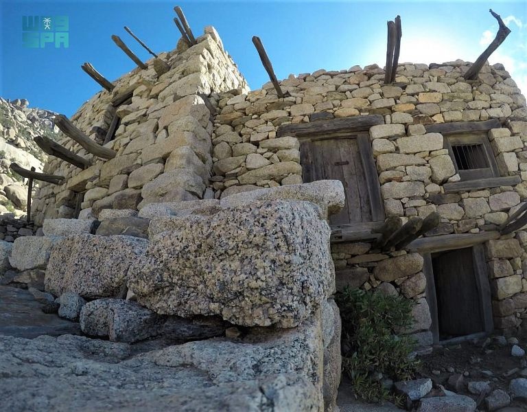 قرية أصفة ببني مالك وجهة محبي التراث والسياحة في الطائف
