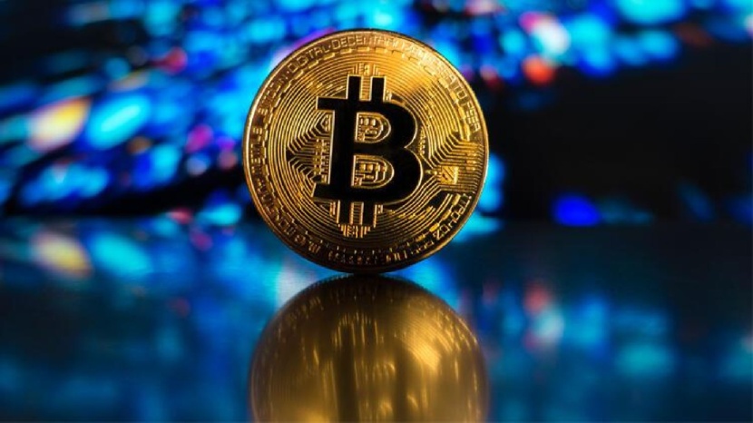"بيتكوين" تهبط بأكثر من 4% إلى نحو 60 ألف دولار