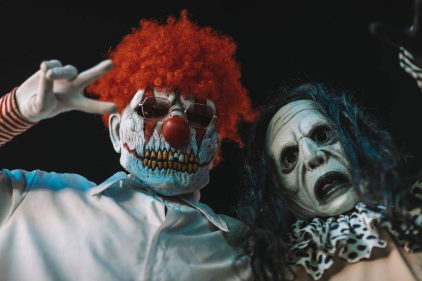 أجواء من الحذر والفكاهة لزوار «ونتر وندر لاند» في «بيت الرعب»