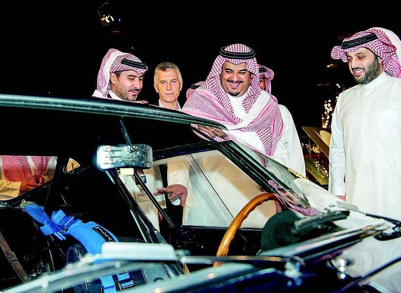 «معرض السيارات» .. طراز جديد لسباقات فيراري