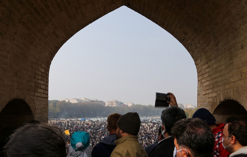 آلاف الإيرانيين يتظاهرون في أصفهان احتجاجا على شح المياه