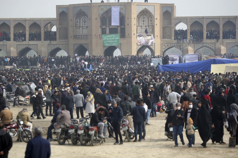 آلاف الإيرانيين يتظاهرون في أصفهان احتجاجا على شح المياه
