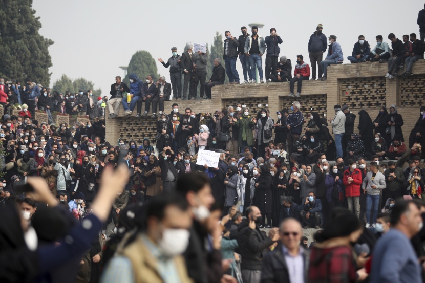 آلاف الإيرانيين يتظاهرون في أصفهان احتجاجا على شح المياه