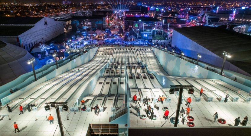 الزحليقة العملاقة .. 1500 زائر يوميا في «البوليفارد»