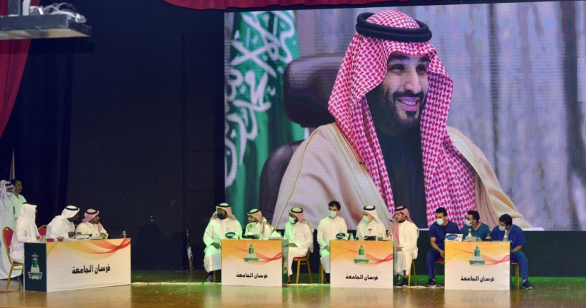 رئيس الجامعة يتوج الكليات الفائزة بالمراكز الأولى في مسابقة فرسان الجامعة 