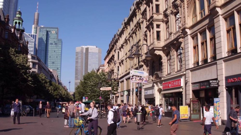 المستهلكون الألمان الحذرون يشعرون بوطأة التضخم