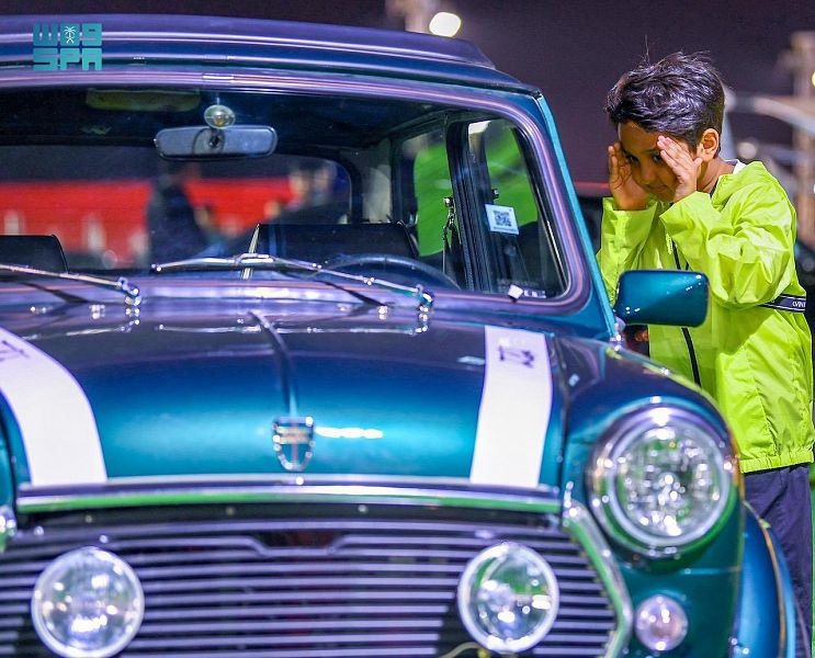 "معرض الرياض للسيارات" يجذب الأطفال بمغامرات تركيب الإطارات والرسم الافتراضي