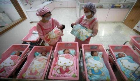 الصين تمدد إجازة الأمومة بهدف التشجيع على الإنجاب