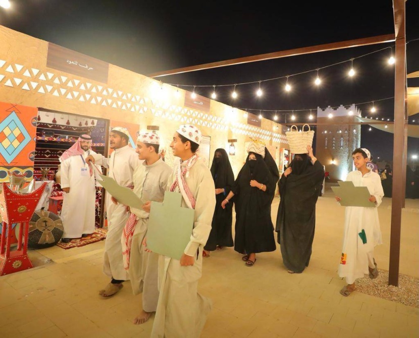 مقهى السبعينات .. عودة لذكريات الماضي في «قرية زمان»