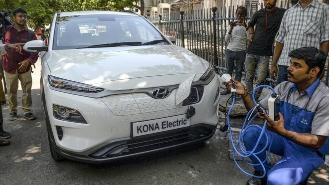 مؤسسة النفط الهندية تعتزم إقامة 10 آلاف محطة لشحن المركبات الكهربائية خلال 3 سنوات
