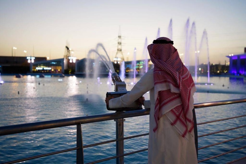 عروض الضوء والليزر تبهر زوار «بوليفارد» .. والنافورة الراقصة قصة من الخيال