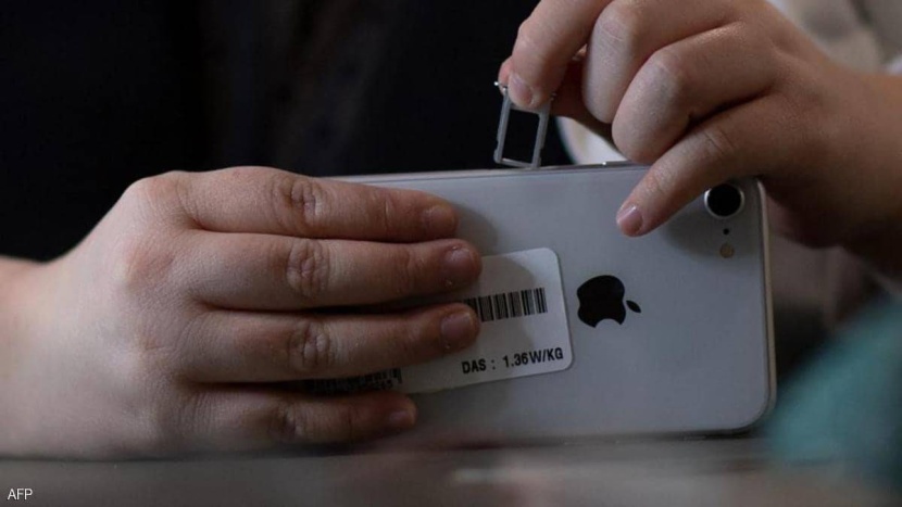 زر خفي في «آيفون» يقوم بكثير من المهام