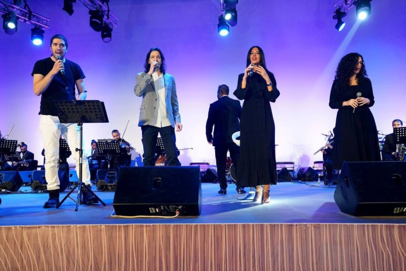 طارق العربي يعيد للكبار ذكريات طفولتهم في «قرية زمان»