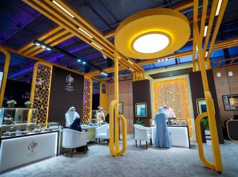 مختبر لفحص المعادن الثمينة والأحجار الكريمة في معرض المجوهرات الفريدة