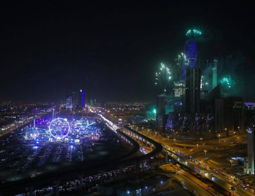 «ونتروندرلاند» واجهة للترفيه والفرح .. والألعاب النارية تزين سماءها