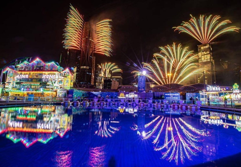 «ونتروندرلاند» واجهة للترفيه والفرح .. والألعاب النارية تزين سماءها