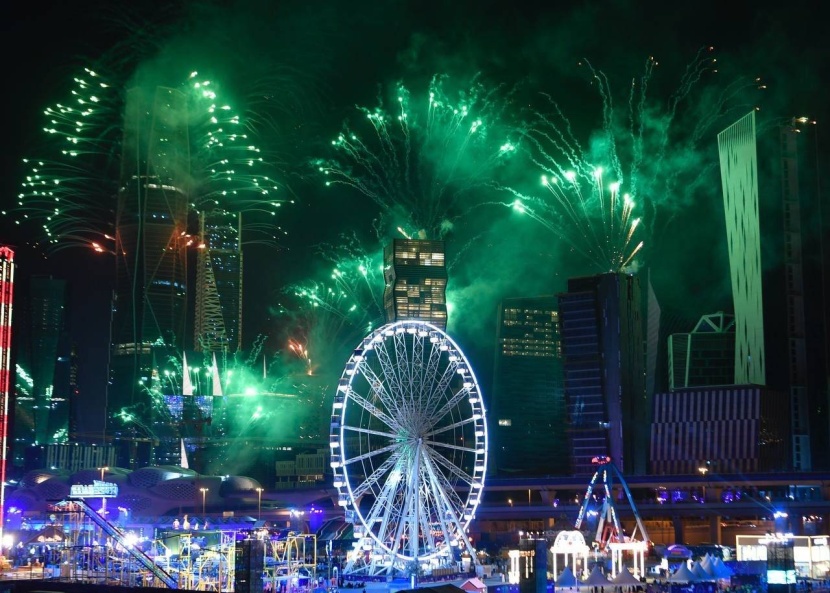 «ونتروندرلاند» واجهة للترفيه والفرح .. والألعاب النارية تزين سماءها