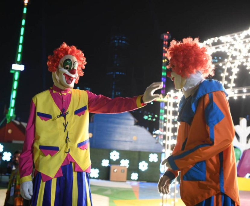 «ونتروندرلاند» واجهة للترفيه والفرح .. والألعاب النارية تزين سماءها