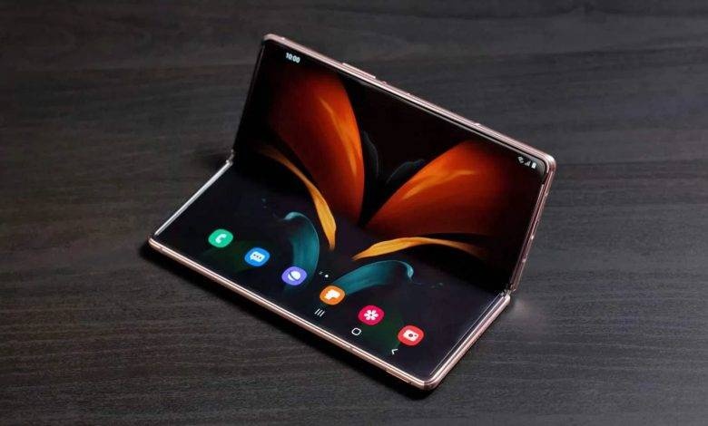 "جوجل" تنافس "سامسونج" بهاتف قابل للطي