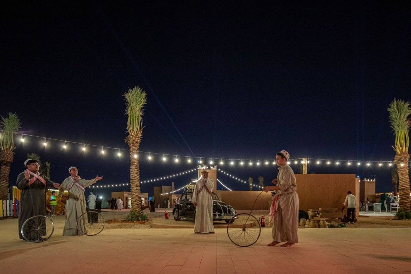 "قرية زمان" .. ملتقى يجمع 7 أجيال