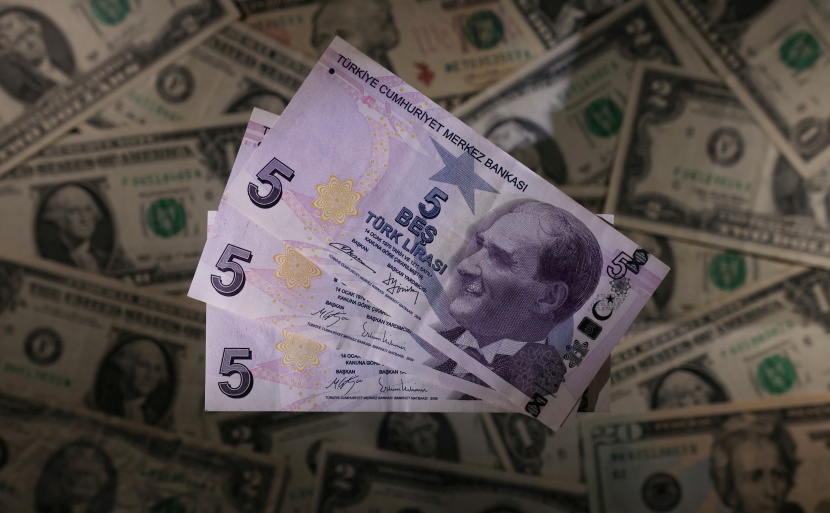 الليرة التركية تهبط 4% ..  14.4 ليرة مقابل الدولار