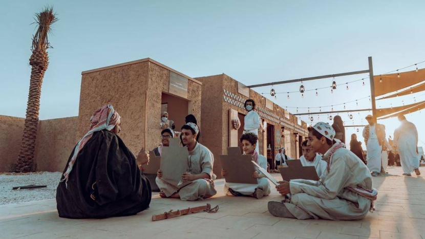 «الخوص».. منطقة تعيد إلى الذكريات مهن الزمن الجميل في «قرية زمان»